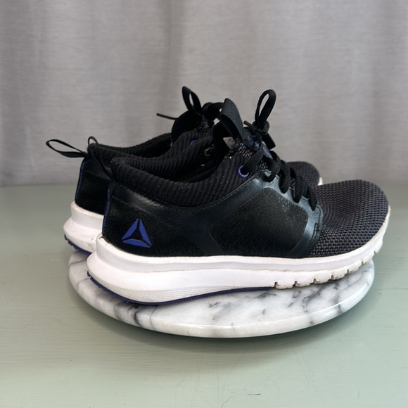 REEBOK ATHLETIC SHOES SIZE(6) - Picture 5 of 7